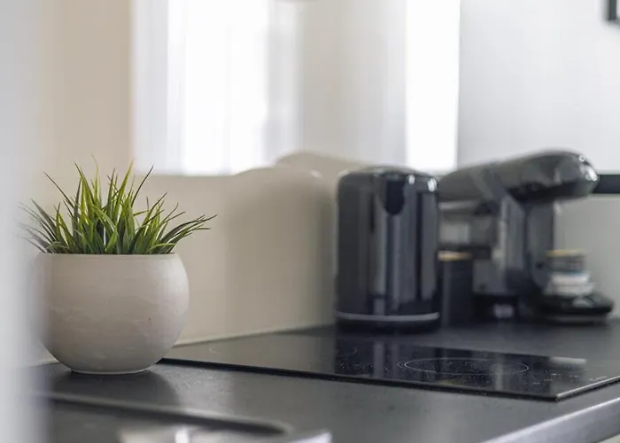 Aura 40 Q4apartments アパート *